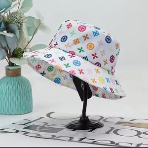 UNISEX HARAJUKU BUCKET HAT IN BLACK OR WHITE NWT